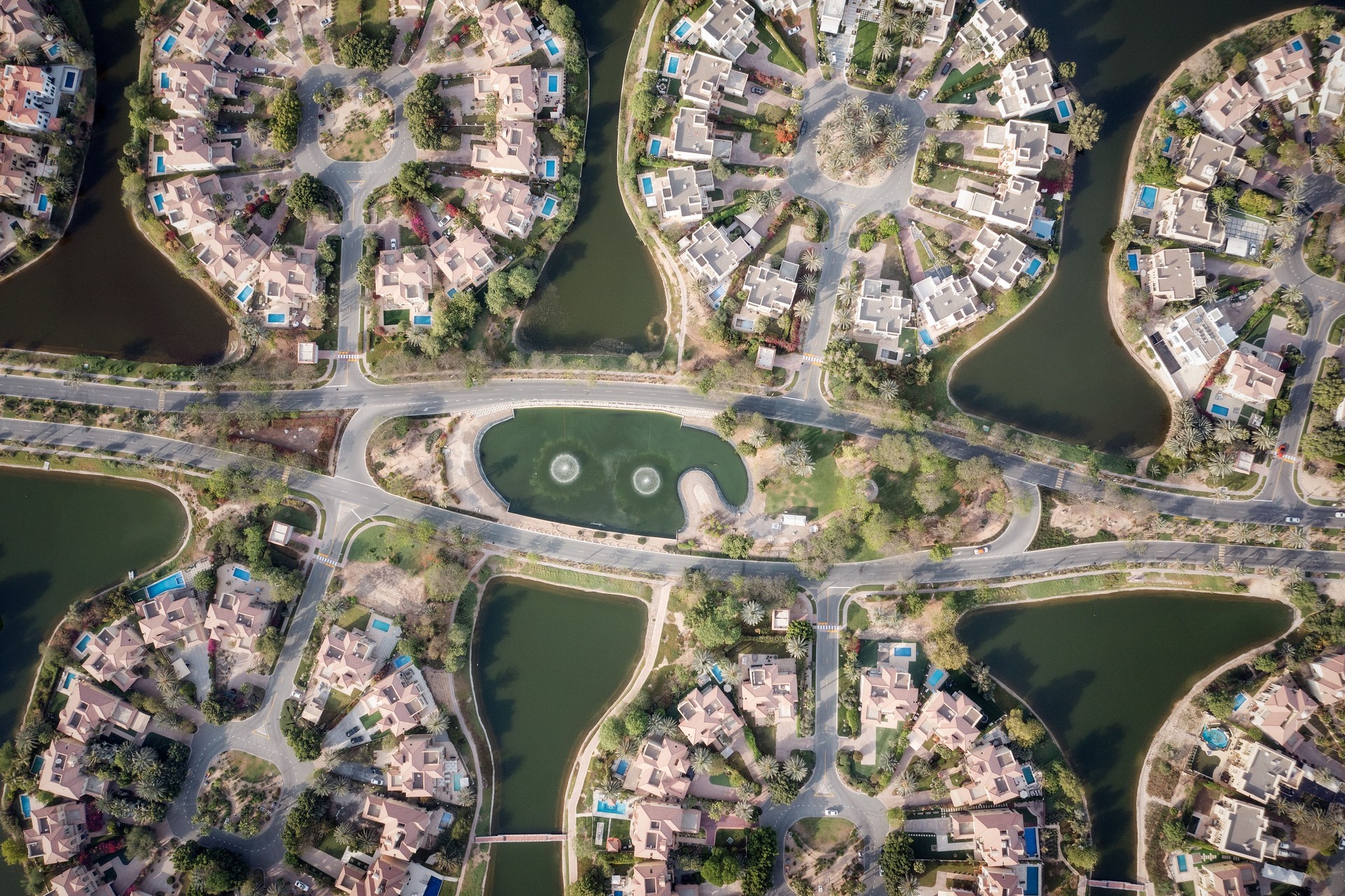 Jumeirah Island Clusters, Luxury Residential Living in Dubai in April 2022